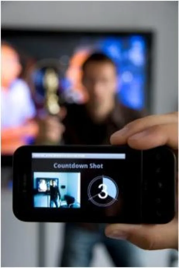 Internet, Mobilfunk und Fernsehen ? Fraunhofer FOKUS entwickelt Multimediadienste, die auf allen Plattformen zeitgleich genutzt werden. Hier wird ein Szenario zur Umsetzung des Mitmach-Kinos Movi-Star