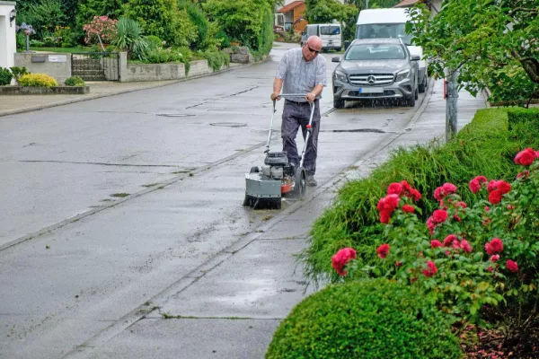 Bild: Ohne Chemie, ohne Flammen – effiziente Wildkrautentfernung mit der neuen ERCO EWB-35HO