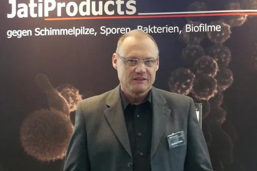 Burkhard Tielke informierte über Schimmel-Beseitigung Bild: Burkhard Tielke informierte über Schimmel-Beseitigung