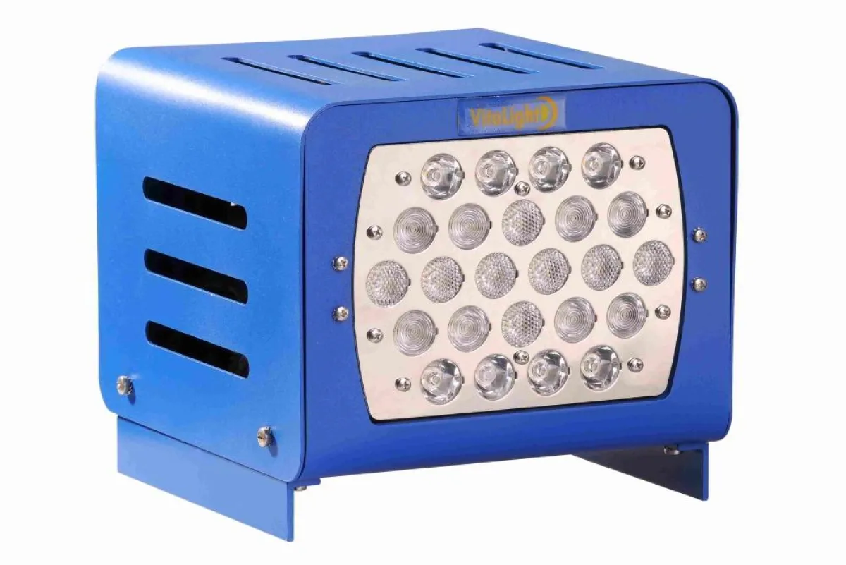 Der kleinere der VitaLight® POWER LED Einschubscheinwerfer für Unterwasserfenster mit 24 x 3 W.