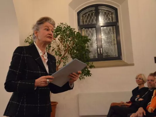 Bild: "Über den Verstand das Herz erreichen" - Ursula Cantieni las im Schloss Liebenau