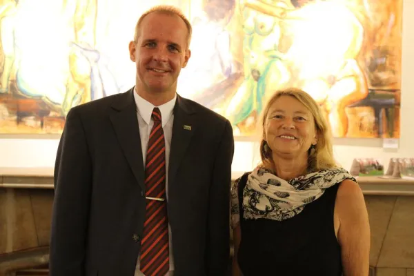 Bild: Malerin bietet mit gesichtslosen farbenfrohen Akten Raum zur eigenen Interpretation