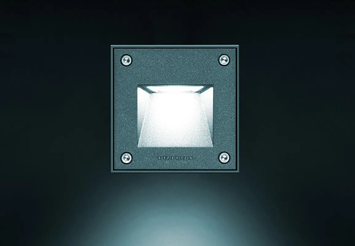 Die TRILUX Pareda LED bietet ein breites Anwendungsspektrum für Wege, Stufen und Treppen im Außenraum.