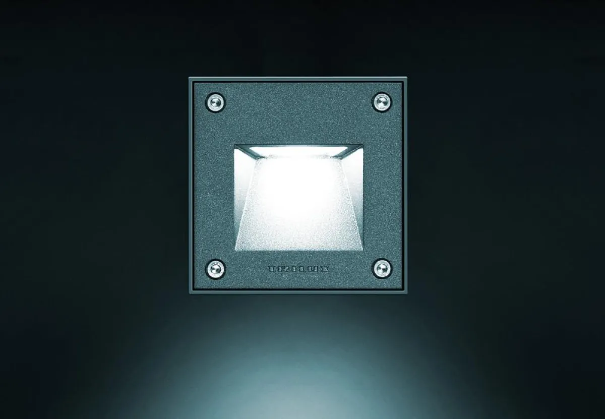 Die TRILUX Pareda LED bietet ein breites Anwendungsspektrum für Wege, Stufen und Treppen im Außenraum.