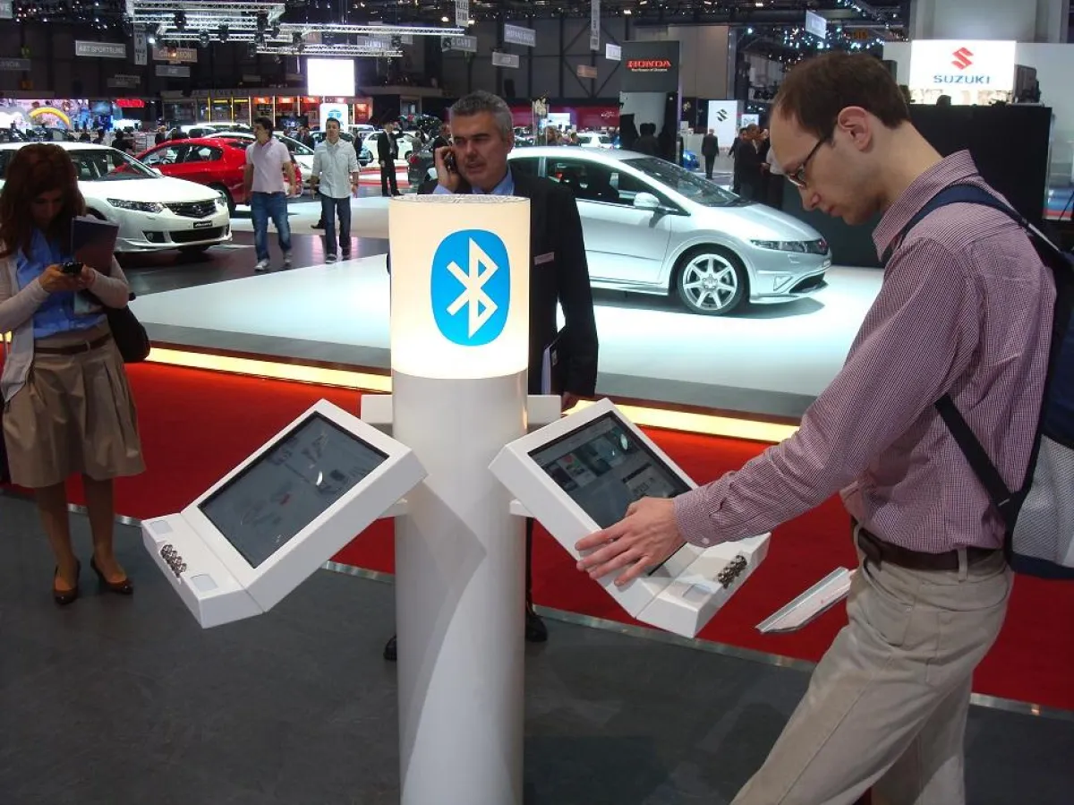 Automobil-Marketing mit dem InfoHub, Lead-Generierung per Bluetooth, USB und E-Mail