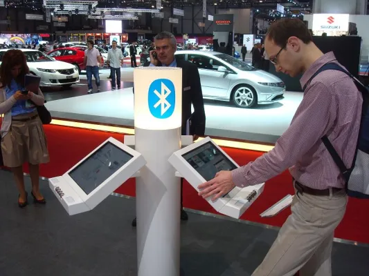 Bild: Lead-Generierung im Automobil-Marketing mit dem InfoHub - Live-Kommunikation per Bluetooth, USB und E-Mail