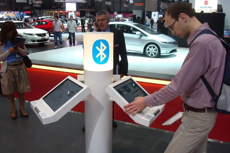 Bild: Lead-Generierung im Automobil-Marketing mit dem InfoHub - Live-Kommunikation per Bluetooth, USB und E-Mail