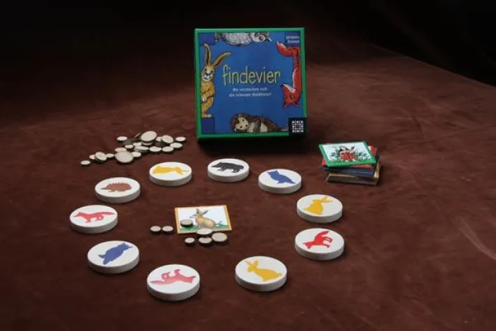 Findevier: schön gestaltetes Familienspiel von Steffen Spiele Bild: Findevier: schön gestaltetes Familienspiel von Steffen Spiele