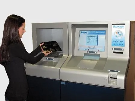 Bild: Gunnebo Neuheit auf EuroCIS - Self-Service Terminal für sicheres und effizientes Bargeldhandling im Kassenbüro