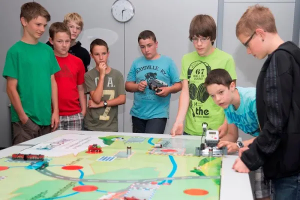 Bild: iRobIHK-Camps: Roboter bauen und programmieren - IHK startet mit erweitertem Angebot für Roboterkurse