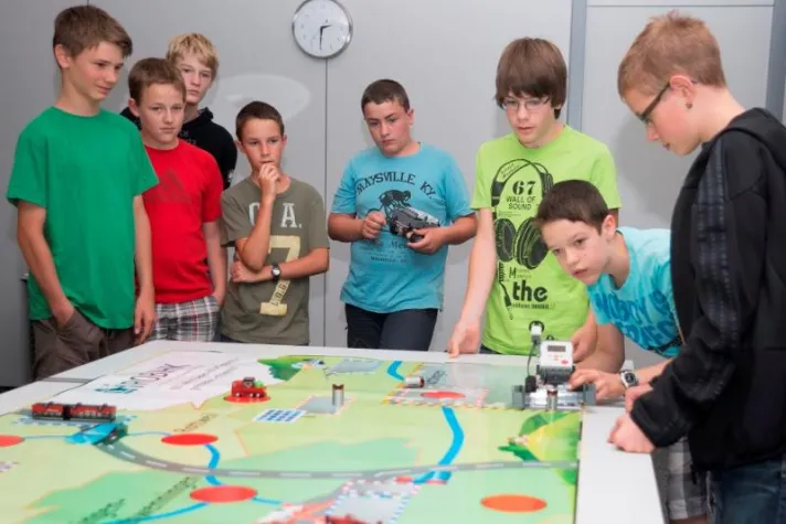 Bild: iRobIHK-Camps: Roboter bauen und programmieren - IHK startet mit erweitertem Angebot für Roboterkurse