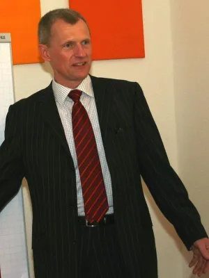 Wolfgang Bönisch mit Verhandlungsseminar auf Roadshow in Deutschland Bild: Wolfgang Bönisch mit Verhandlungsseminar auf Roadshow in Deutschland