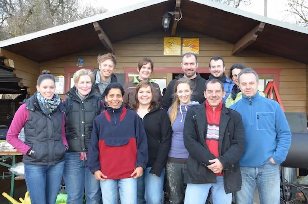 Das zwölfköpfige Freiwilligenteam von prego services auf der Stone-Hill-Ranch (Quelle: prego)