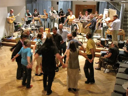 Bild: 17. Fürstenecker Folkwerkstatt auf BURG FÜRSTENECK - Workshops für Folkmusik