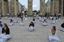 Bild: Aktionskunst unter Polizeischutz - Gefährliche Kunst in Berlin