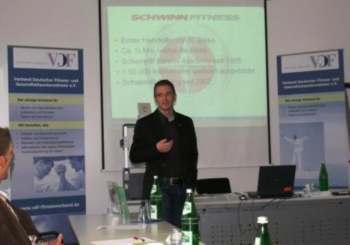 Karl-Heinz Rüther (VDF-Vorstand) u. Teilnehmer des VDF-Unternehmertags