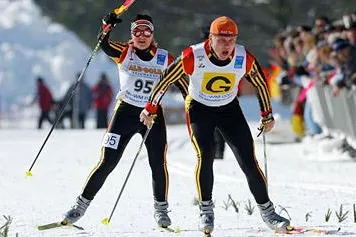 Trotz Verletzung gewinnt Bentele den Biathlon-Gesamtweltcup Bild: Trotz Verletzung gewinnt Bentele den Biathlon-Gesamtweltcup