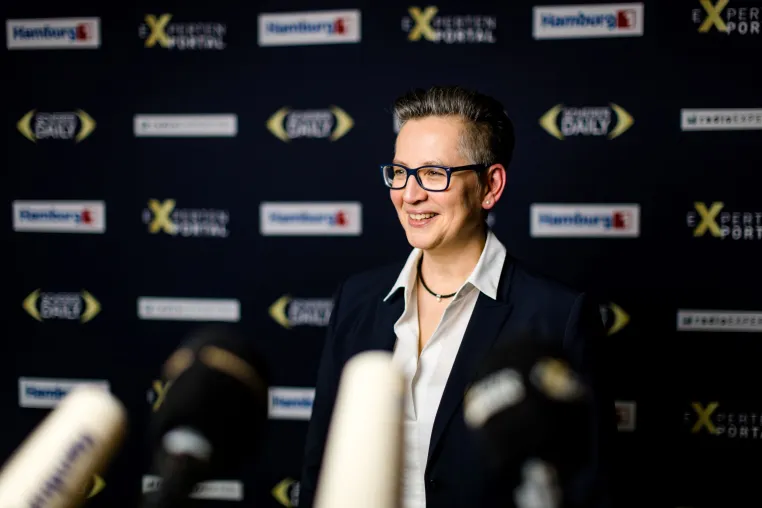 Mittelstands-Expertin gewinnt Speaker Platin Award Bild: Mittelstands-Expertin gewinnt Speaker Platin Award