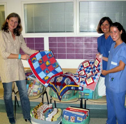 Bild: Münchner Frühchen-Quilt-Aktion: Klinikum Dritter Orden erhielt 111 Steppdecken