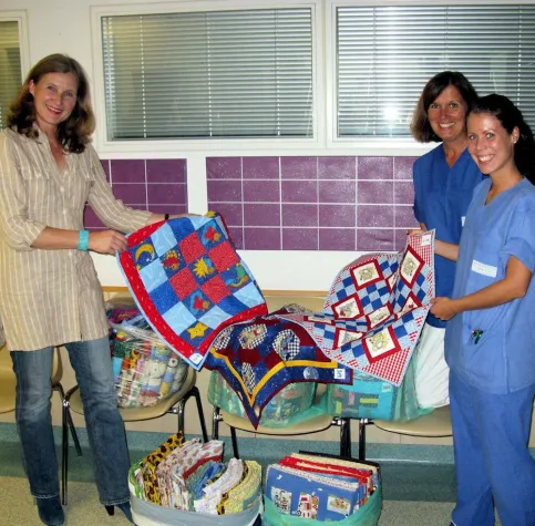 Bild: Münchner Frühchen-Quilt-Aktion: Klinikum Dritter Orden erhielt 111 Steppdecken