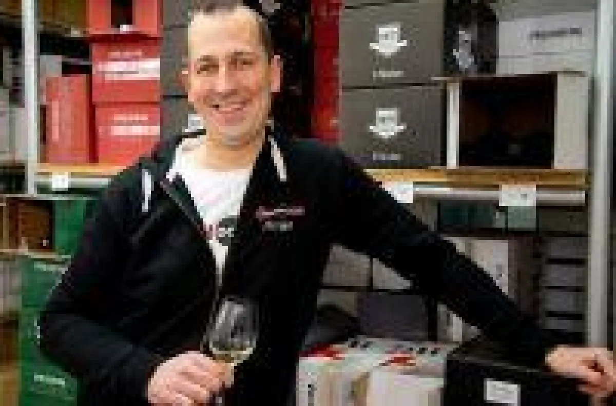 Live Kochkurs und Weinprobe Zuhause Veranstaltung Gastgeber Florian Janek von Weindotcom