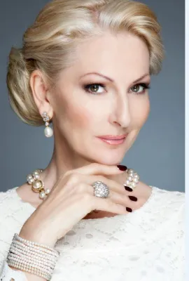 Bild: Desiree Nick liest *Die Schneekönigin* für Kältehilfeprojekt