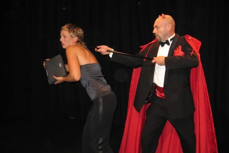 Erstmalig im Kölner First-Class-Hotel: Seminartheater mit Dinner und Entertainment Bild: Erstmalig im Kölner First-Class-Hotel: Seminartheater mit Dinner und Entertainment