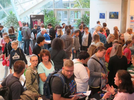 Bild: In der Welt zu Hause - JugendBildungsmesse Dresden berät zu Auslandsaufenthalten