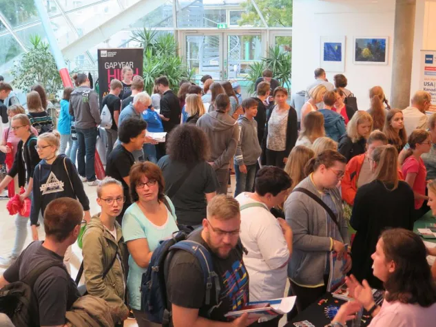 Bild: In der Welt zu Hause - JugendBildungsmesse Dresden berät zu Auslandsaufenthalten