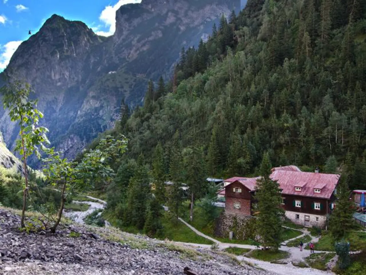 Abbruch duch Mtech: Höllenangerhütte
