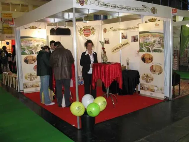 Bild: Messen und Ausstellungen sind wichtige Kontaktbörsen zur Kundenakquise