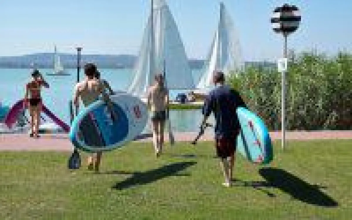 Auf dem Weg zum Stand up Paddling - der Sporttrend des Jahres