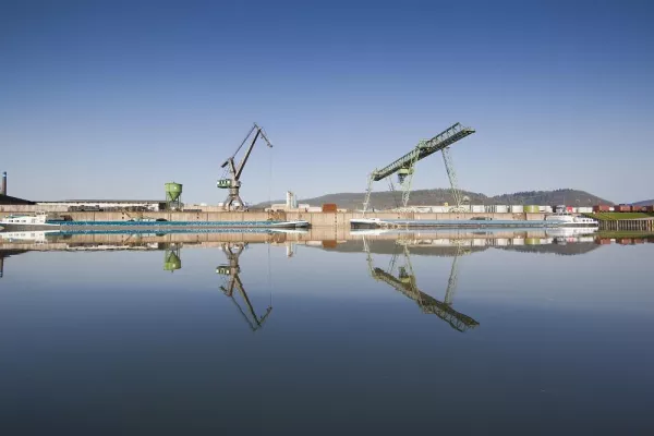 Bonner Hafen erweitert nochmals: Anfang 2015 kommt das Terminal Trier hinzu Bild: Bonner Hafen erweitert nochmals: Anfang 2015 kommt das Terminal Trier hinzu