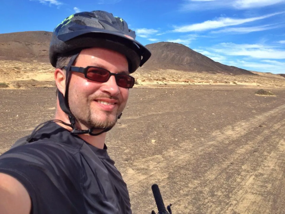 Benjamin Krauss bei einer Mountainbike-Tour zum Caleta de La Madera, im Süden der Kanareninsel Fuert