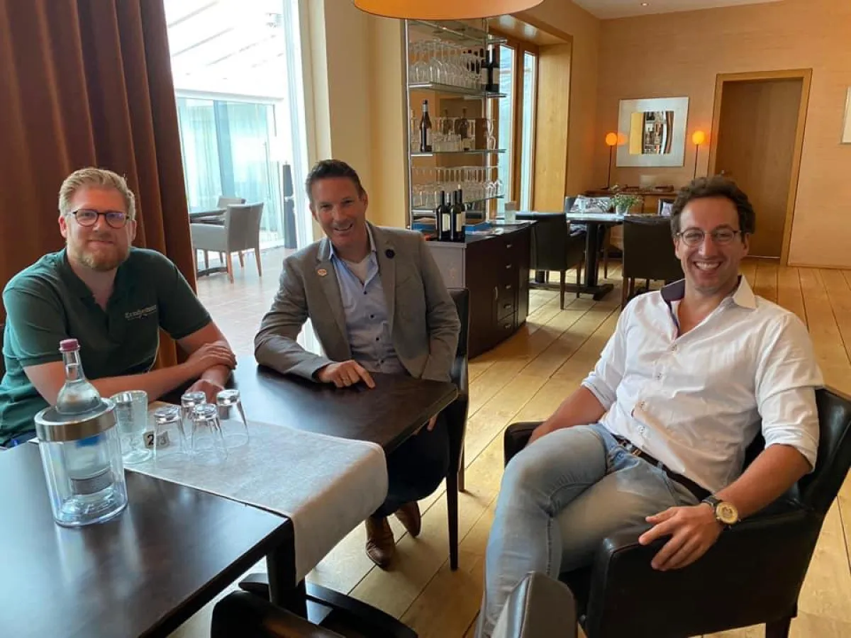 v.l. Maximilian Arnolds, Timo Müller und Sandor Krönert freuen sich auf das neue Gastro-Konzept