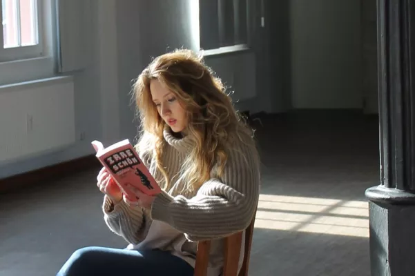 Bild: Mila Bubliy sorgt mit Kunst für mehr Resilienz: Wie Poesie die seelische Widerstandskraft erhöhen kann 