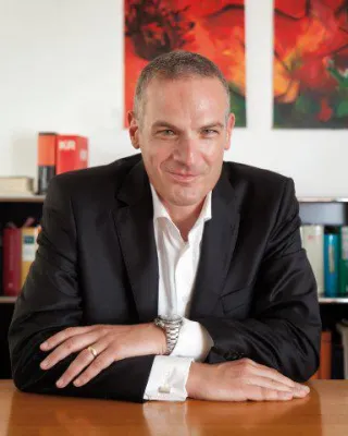 Bild: Fachanwalt für Arbeitrecht in Frankfurt Robert Mudter zur außerordentlichen Kündigung von Führungskräften