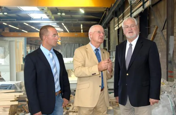 High-Tech Stahlbau kommt aus Krempe – Ministerpräsident Carstensen besucht Stahlbauer butzkies Bild: High-Tech Stahlbau kommt aus Krempe – Ministerpräsident Carstensen besucht Stahlbauer butzkies