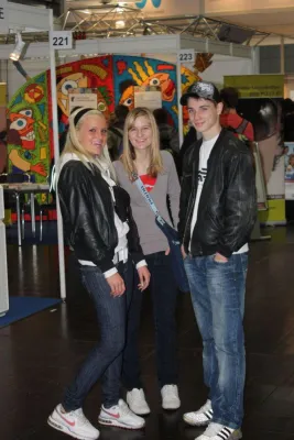 Bild: Über 130 Aussteller stehen Schülern und Eltern Rede und Antwort auf den azubi- & studientagen Leipzig 09