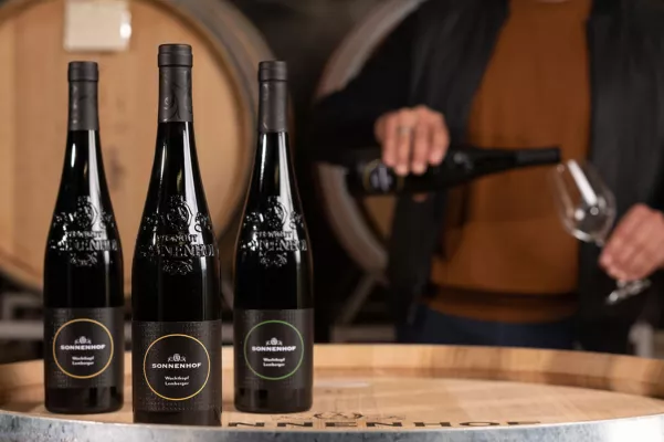 Bild: Löwenstarker Relaunch: die neue Ausstattung des Weinguts Sonnenhof