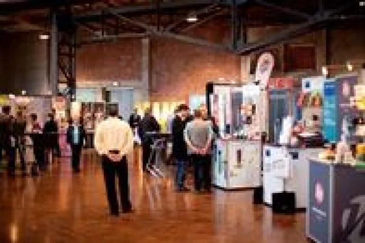 Bild: Werbemitteleinkauf zwischen Promotion Drinks und Oldtimern