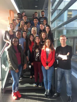 Bild: Medienstudenten der TU Ilmenau arbeiten mit Internationalem Roten Kreuz