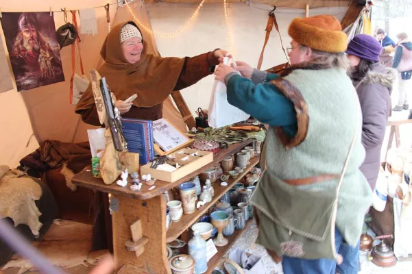 Bild: Wintermarkt im Slawendorf Brandenburg