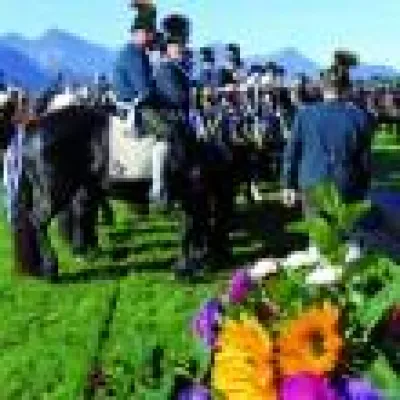 Bild: Das traditionelle Schwangauer Colomansfest lockt am 10. Oktober 2010 mit festlicher Pferdeprozession