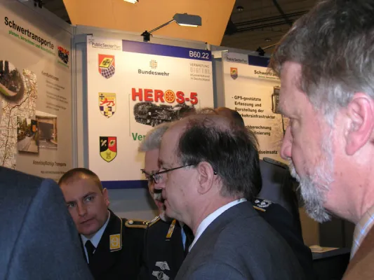 Bild: CeBIT 2005 - Verwaltung digital - Management und Genehmigung von Groß- und Schwertransporten vereinfachen