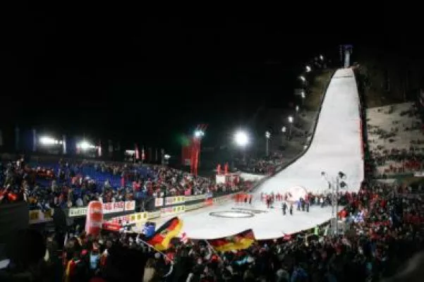 Bild: Partystimmung und harte Worte beim Skispringen in Willingen