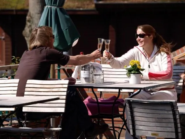 Bild: Das Rotkäppchen, das Pendant zur Lady im Golfsport