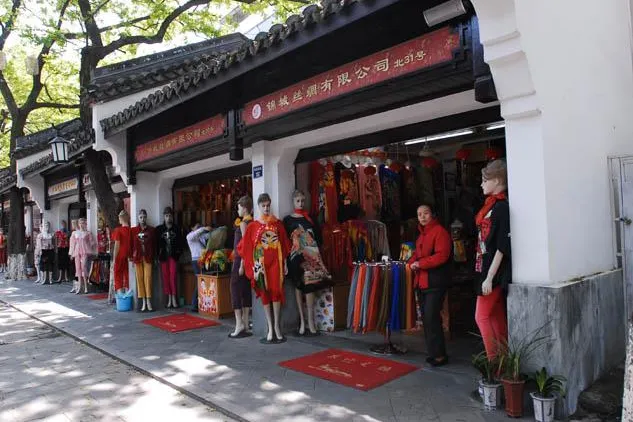 Bild: Im siebten Shoppinghimmel - Reisende entdecken in Hangzhou eine Welt der Wunder