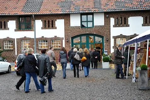Reuter Badshop: Über 10.000 Besucher kamen zum Hof-Fest Bild: Reuter Badshop: Über 10.000 Besucher kamen zum Hof-Fest