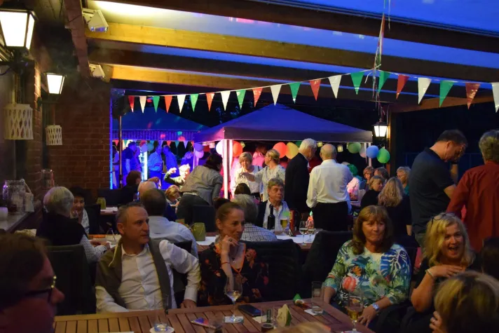 Bild: Tennis & DJ: Buntes italienisches Sommerfest im TCW